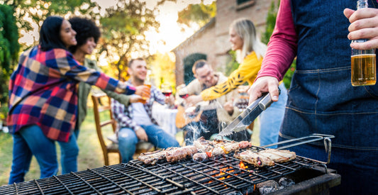 The Ultimate Backyard BBQ Checklist – From Grill Setup to Sauces, Sides, and Playlists